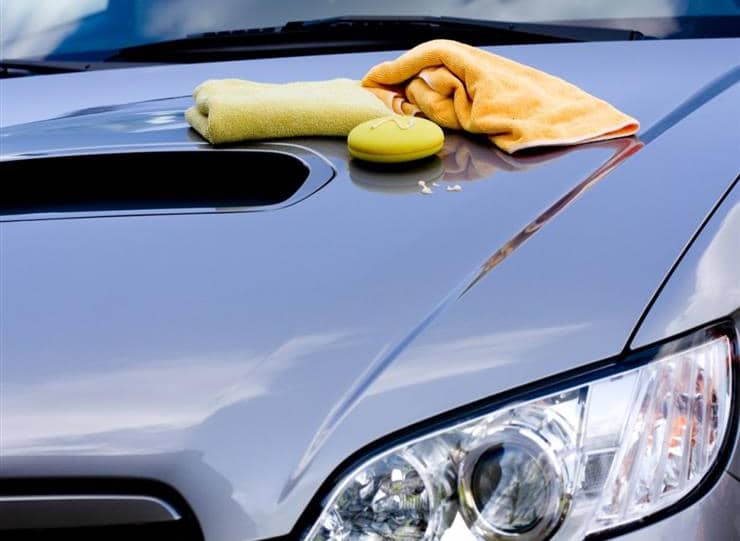 تنظيف السيارة من الخارج والداخل