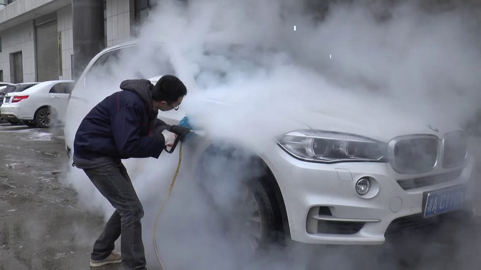 تنظيف السيارات بالبخار